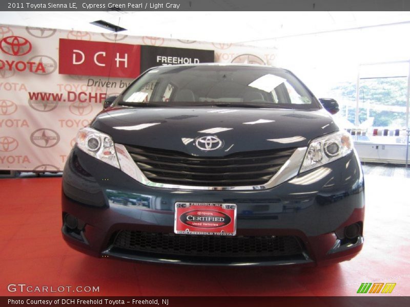 Cypress Green Pearl / Light Gray 2011 Toyota Sienna LE