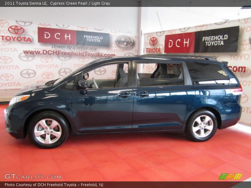 Cypress Green Pearl / Light Gray 2011 Toyota Sienna LE