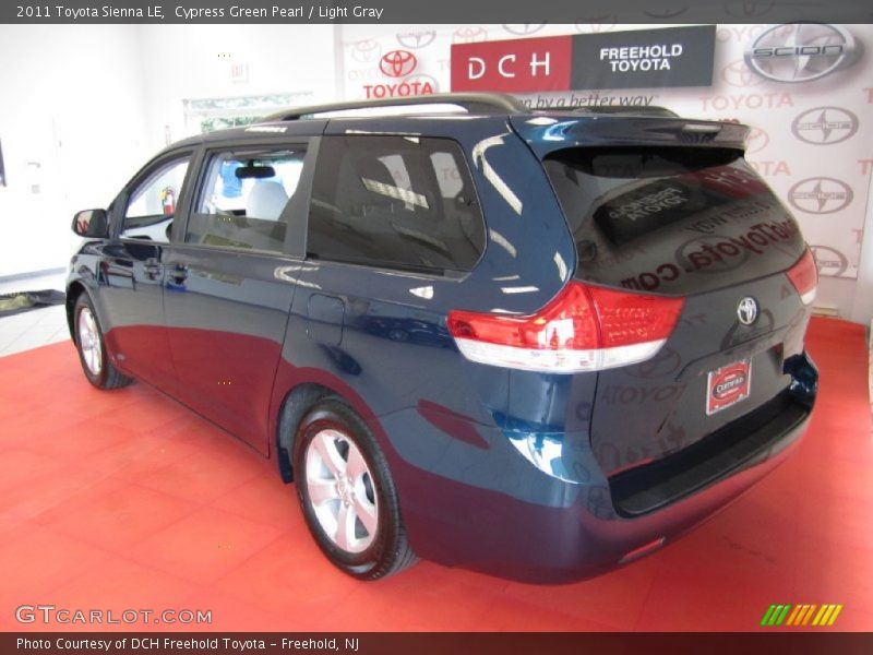 Cypress Green Pearl / Light Gray 2011 Toyota Sienna LE