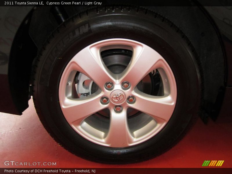 Cypress Green Pearl / Light Gray 2011 Toyota Sienna LE