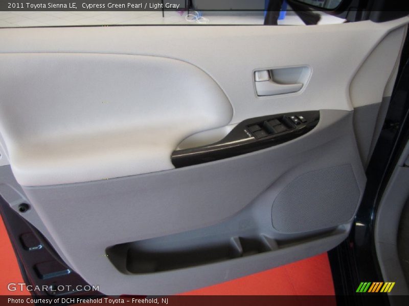 Cypress Green Pearl / Light Gray 2011 Toyota Sienna LE