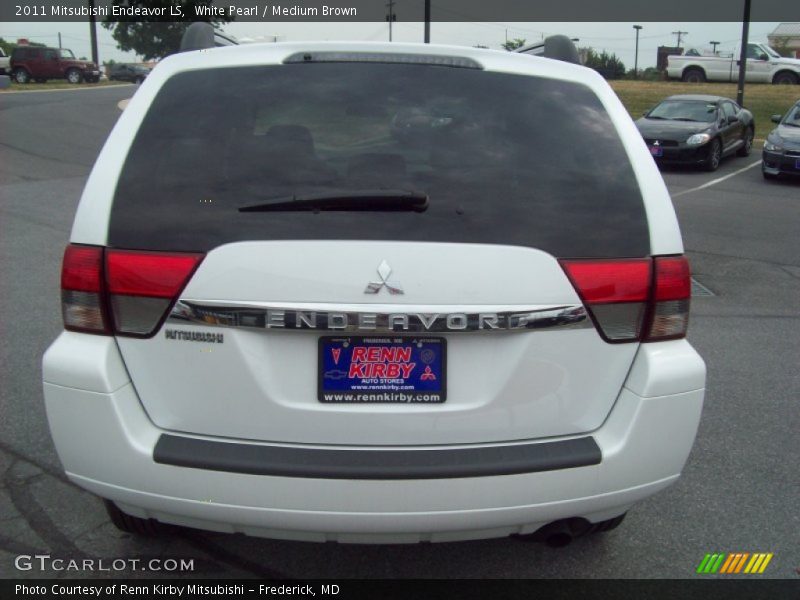 White Pearl / Medium Brown 2011 Mitsubishi Endeavor LS