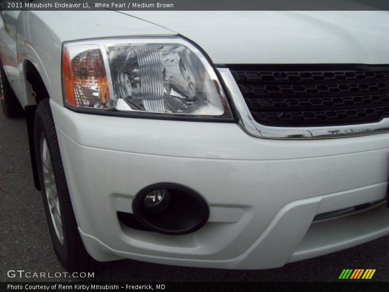 White Pearl / Medium Brown 2011 Mitsubishi Endeavor LS