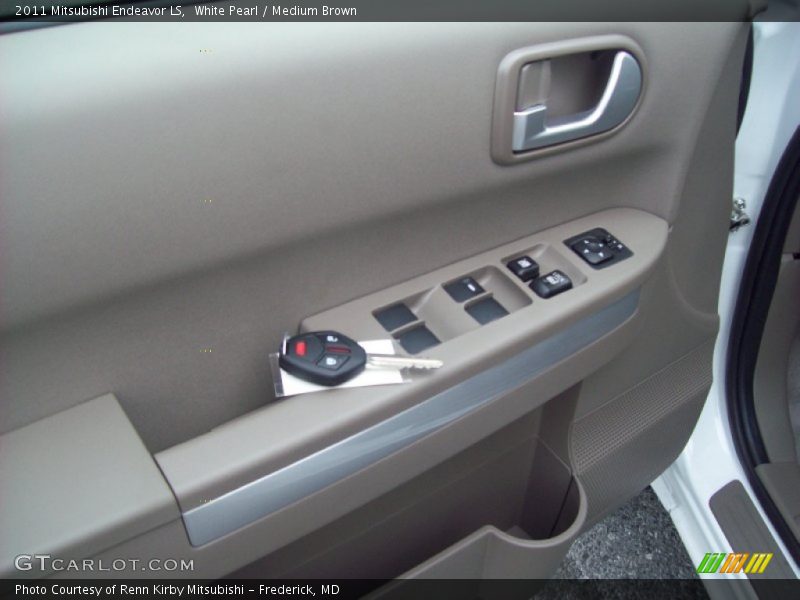 White Pearl / Medium Brown 2011 Mitsubishi Endeavor LS