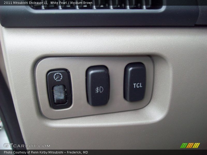 White Pearl / Medium Brown 2011 Mitsubishi Endeavor LS