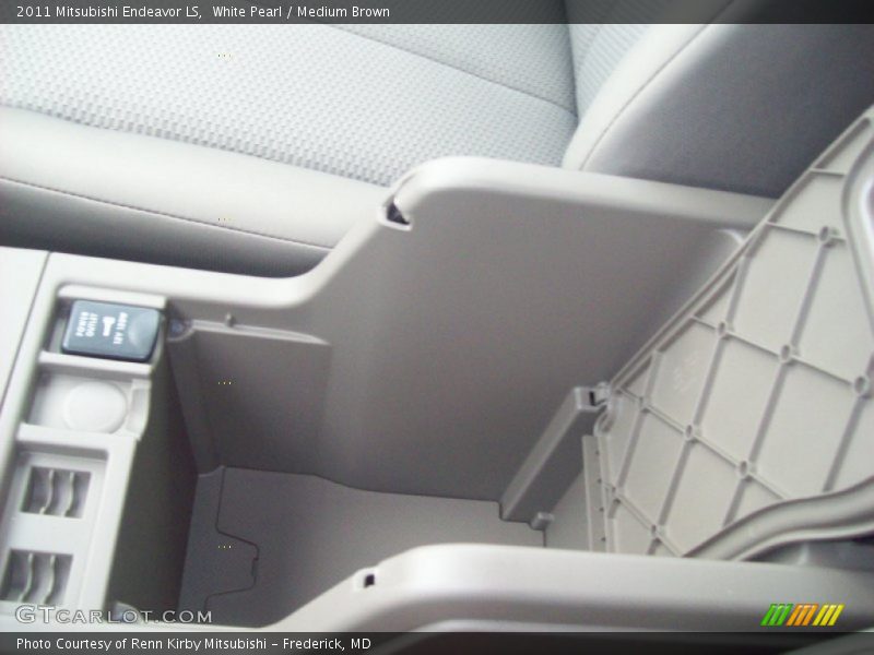 White Pearl / Medium Brown 2011 Mitsubishi Endeavor LS
