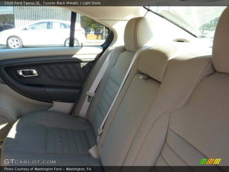 Tuxedo Black Metallic / Light Stone 2010 Ford Taurus SE