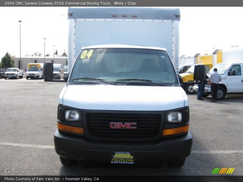 White / Gray 2004 GMC Savana Cutaway 3500 Commercial Moving Truck
