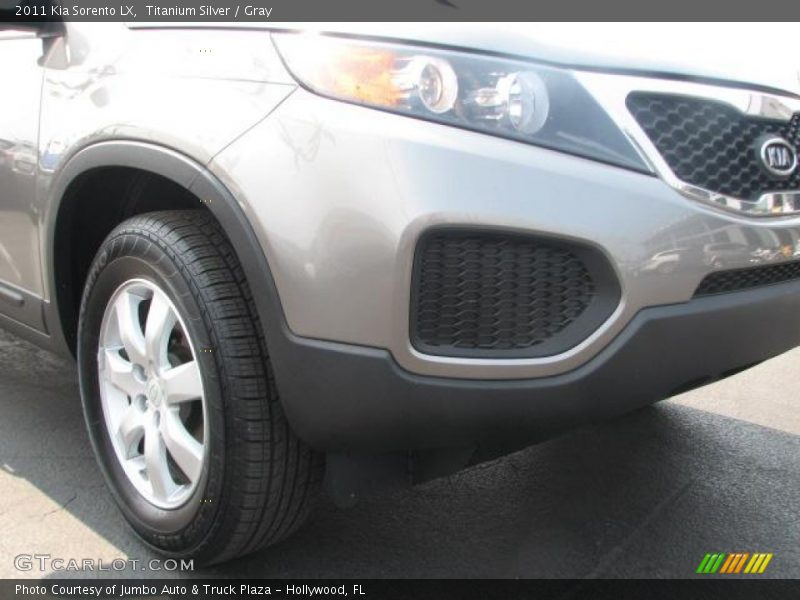 Titanium Silver / Gray 2011 Kia Sorento LX