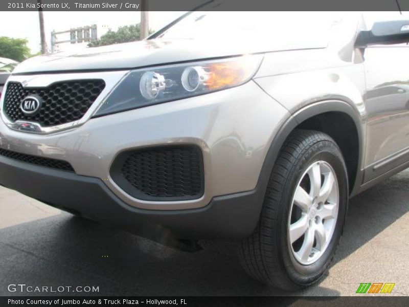 Titanium Silver / Gray 2011 Kia Sorento LX