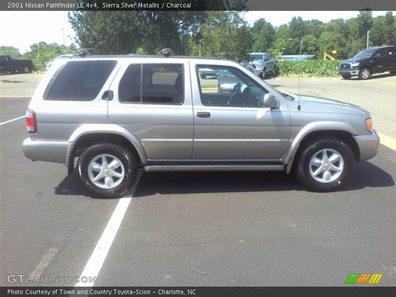 Sierra Silver Metallic / Charcoal 2001 Nissan Pathfinder LE 4x4