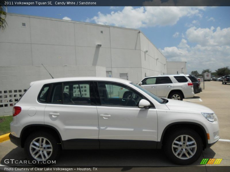 Candy White / Sandstone 2011 Volkswagen Tiguan SE