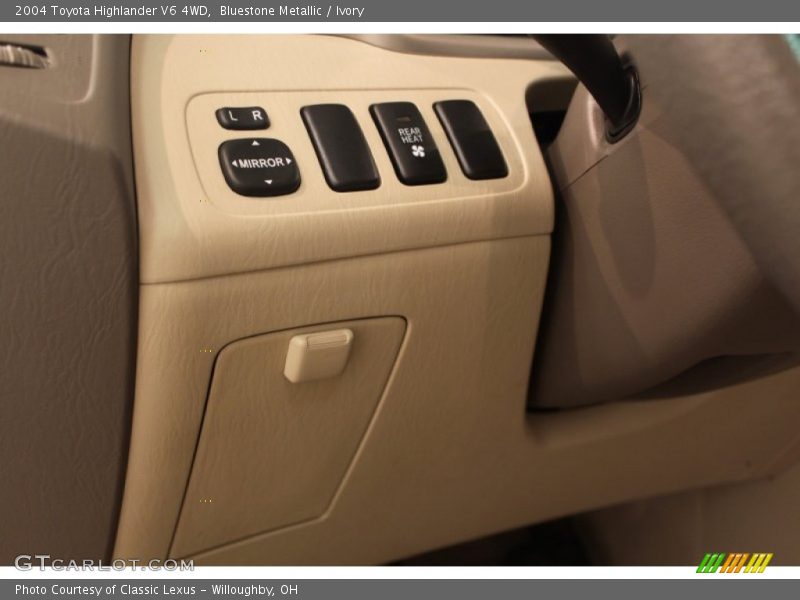 Bluestone Metallic / Ivory 2004 Toyota Highlander V6 4WD