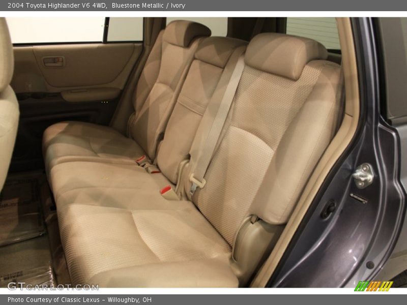 Bluestone Metallic / Ivory 2004 Toyota Highlander V6 4WD