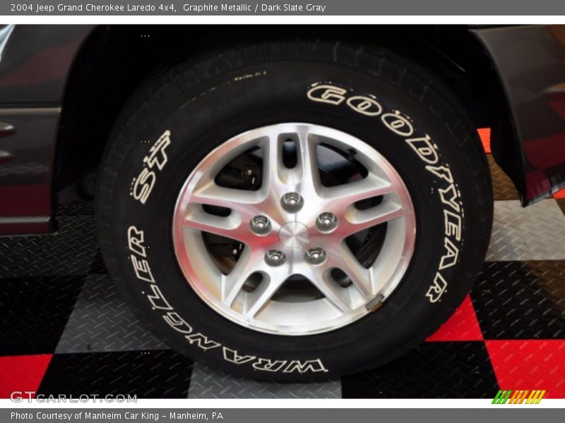 Graphite Metallic / Dark Slate Gray 2004 Jeep Grand Cherokee Laredo 4x4