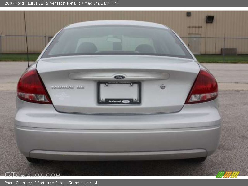 Silver Frost Metallic / Medium/Dark Flint 2007 Ford Taurus SE