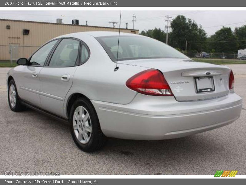 Silver Frost Metallic / Medium/Dark Flint 2007 Ford Taurus SE