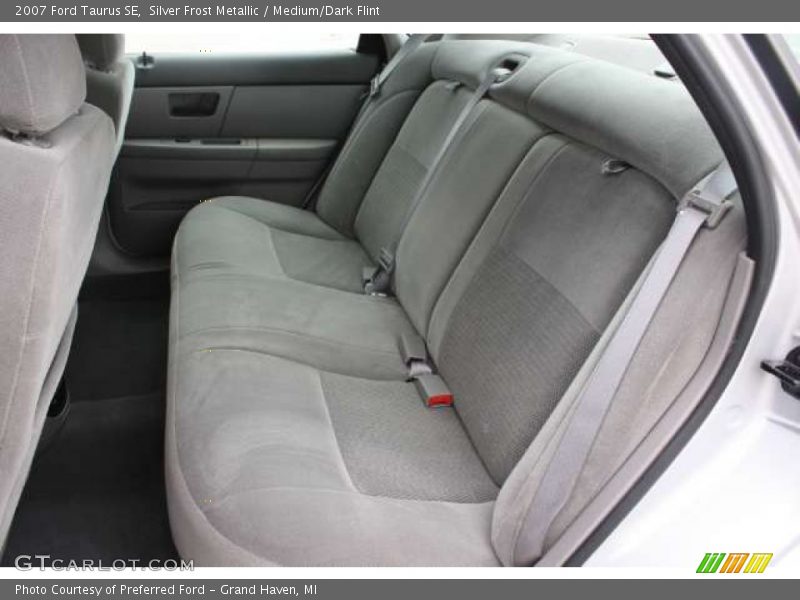 Silver Frost Metallic / Medium/Dark Flint 2007 Ford Taurus SE