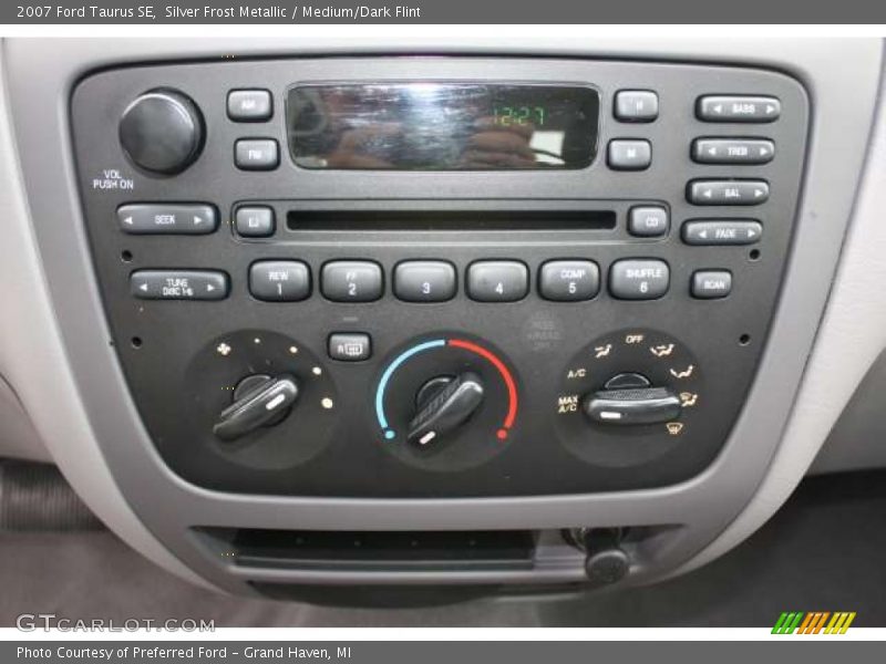 Silver Frost Metallic / Medium/Dark Flint 2007 Ford Taurus SE