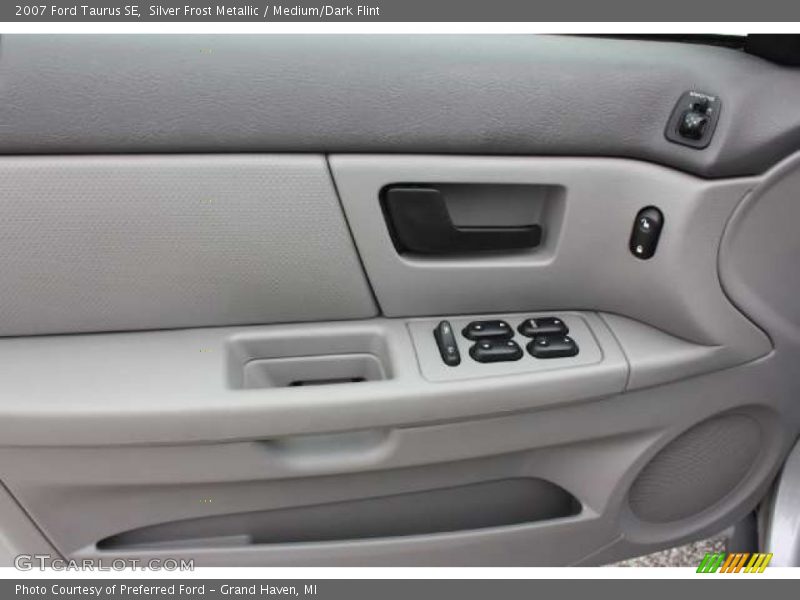 Silver Frost Metallic / Medium/Dark Flint 2007 Ford Taurus SE
