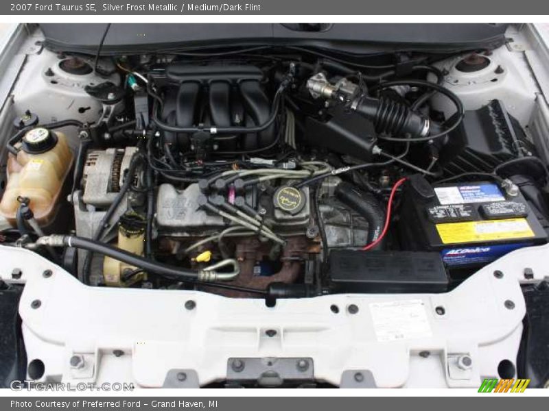 Silver Frost Metallic / Medium/Dark Flint 2007 Ford Taurus SE