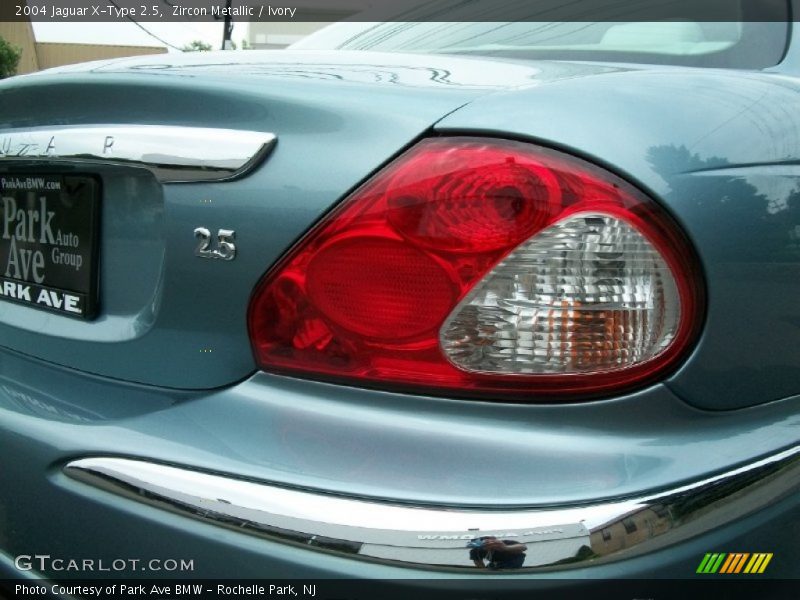 Zircon Metallic / Ivory 2004 Jaguar X-Type 2.5