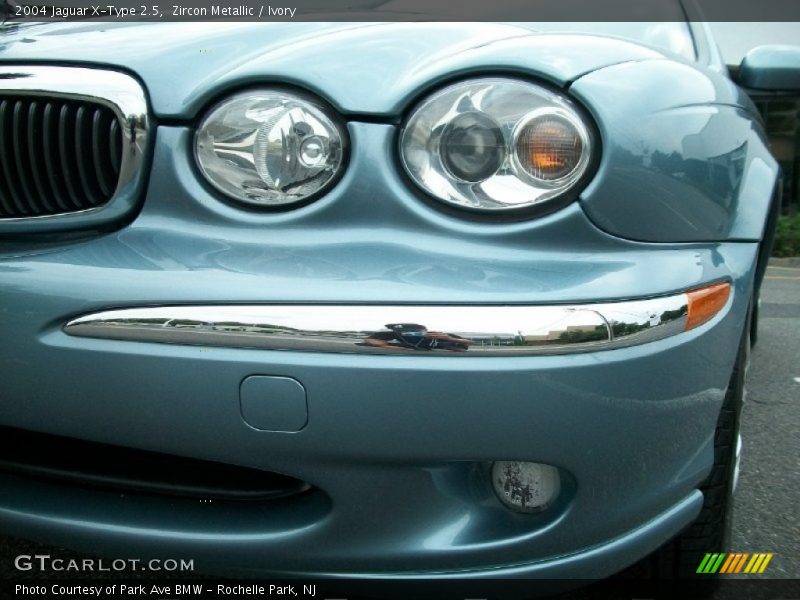 Zircon Metallic / Ivory 2004 Jaguar X-Type 2.5