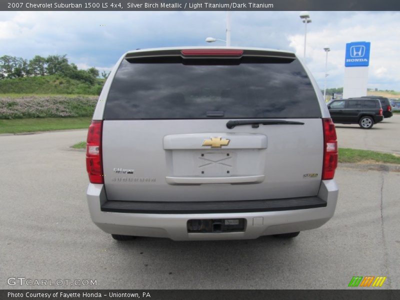 Silver Birch Metallic / Light Titanium/Dark Titanium 2007 Chevrolet Suburban 1500 LS 4x4