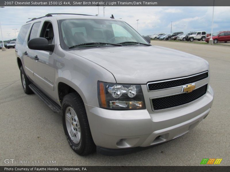 Front 3/4 View of 2007 Suburban 1500 LS 4x4
