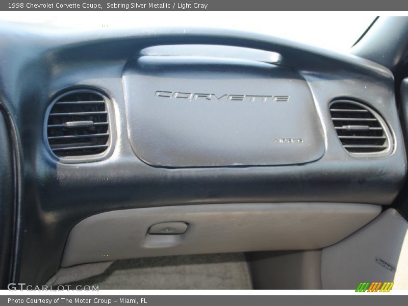 Sebring Silver Metallic / Light Gray 1998 Chevrolet Corvette Coupe