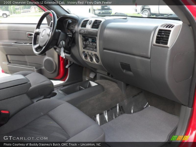 Dashboard of 2005 Colorado LS Extended Cab