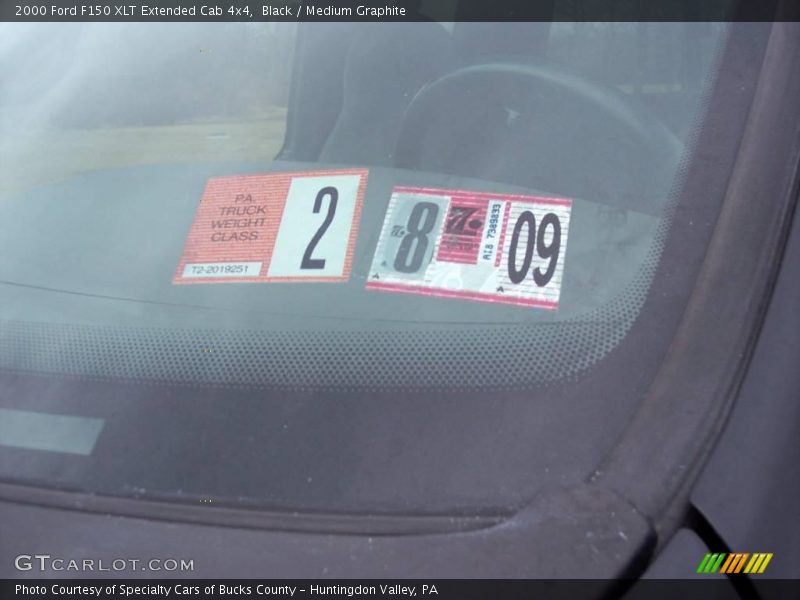 Black / Medium Graphite 2000 Ford F150 XLT Extended Cab 4x4