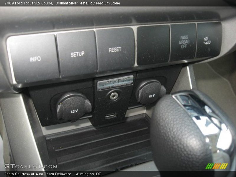 Brilliant Silver Metallic / Medium Stone 2009 Ford Focus SES Coupe