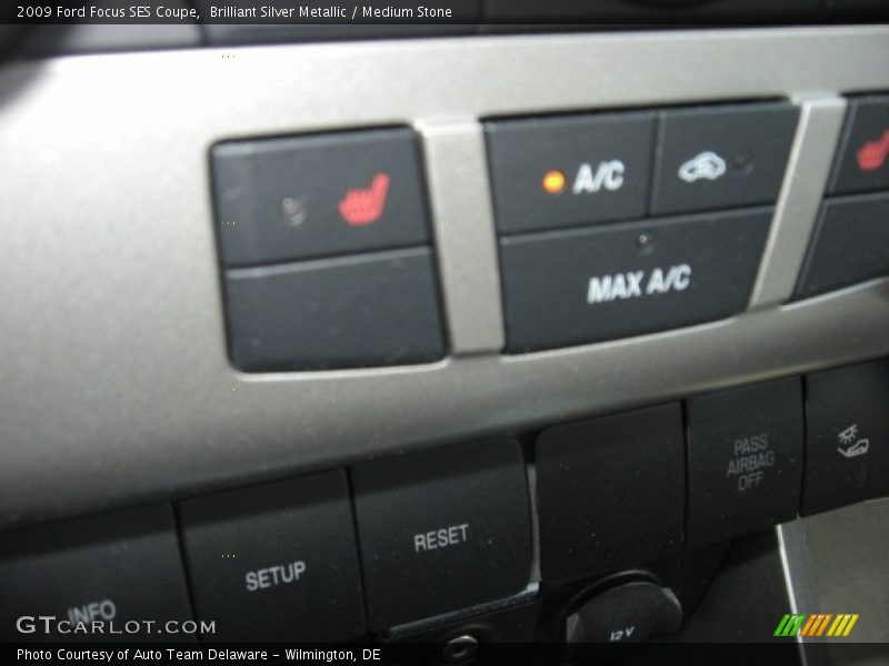 Brilliant Silver Metallic / Medium Stone 2009 Ford Focus SES Coupe