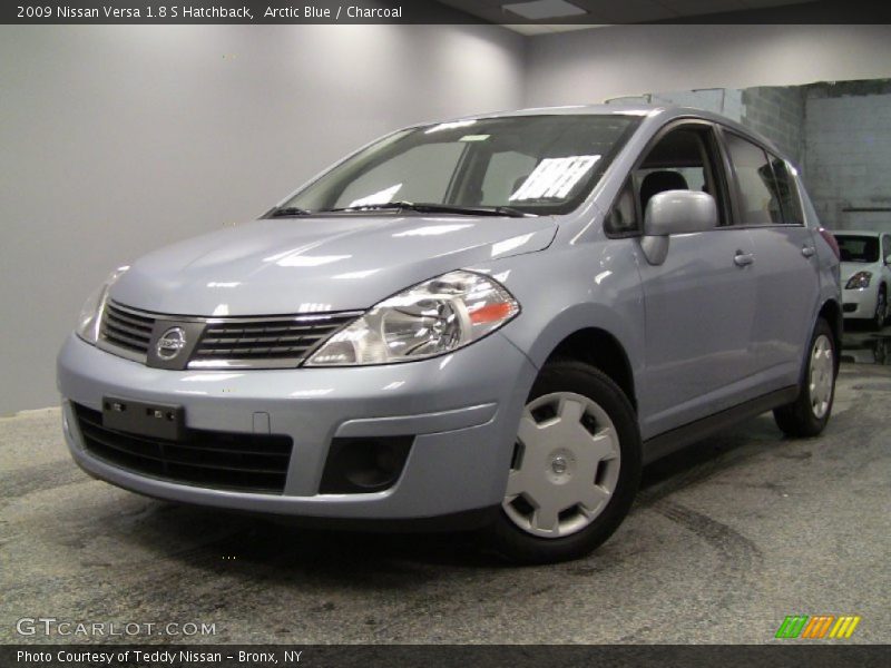 Arctic Blue / Charcoal 2009 Nissan Versa 1.8 S Hatchback