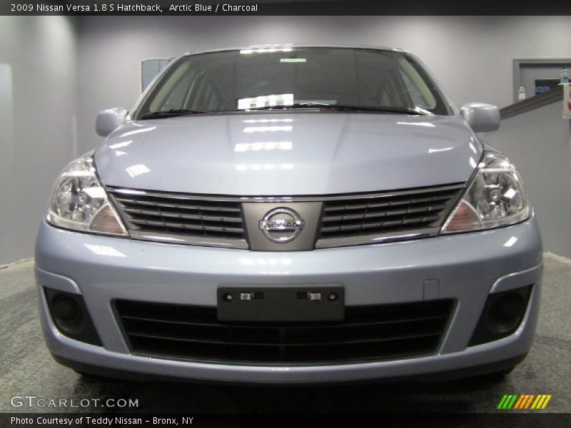 Arctic Blue / Charcoal 2009 Nissan Versa 1.8 S Hatchback
