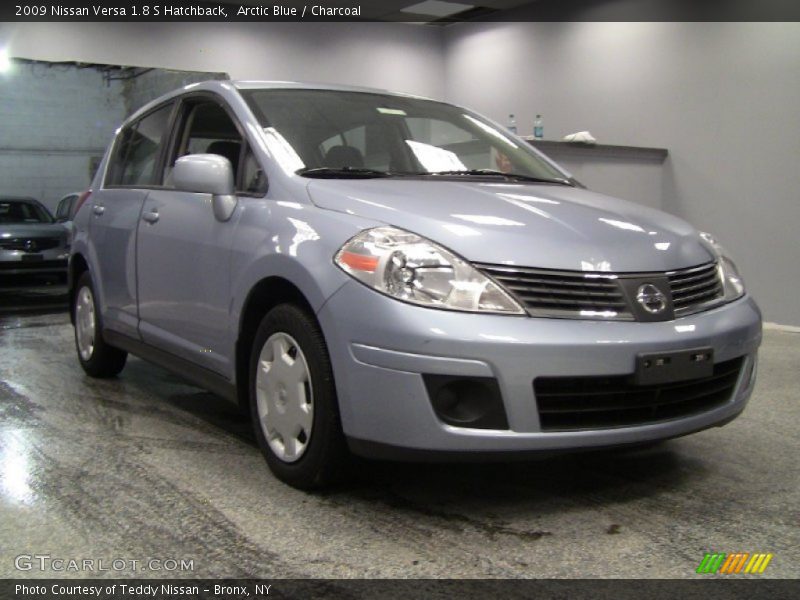 Arctic Blue / Charcoal 2009 Nissan Versa 1.8 S Hatchback