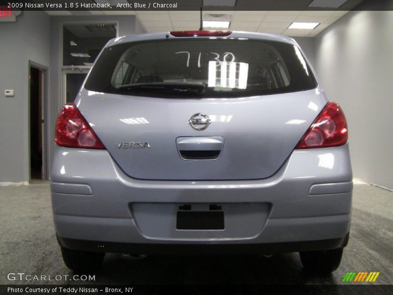 Arctic Blue / Charcoal 2009 Nissan Versa 1.8 S Hatchback