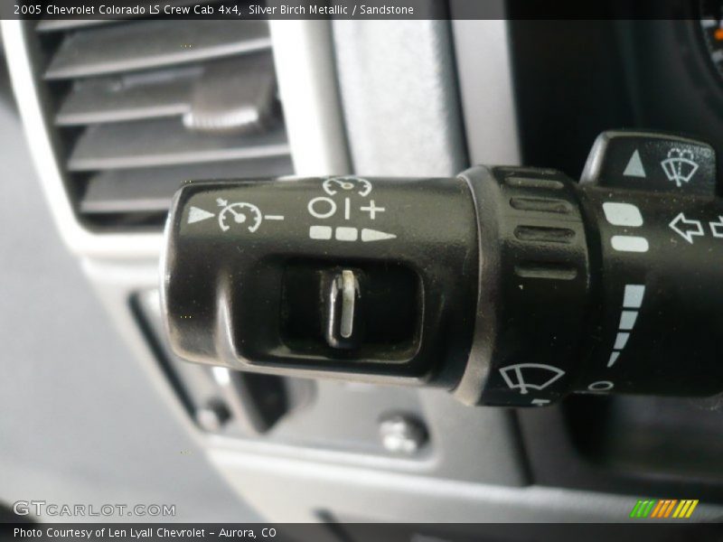 Controls of 2005 Colorado LS Crew Cab 4x4