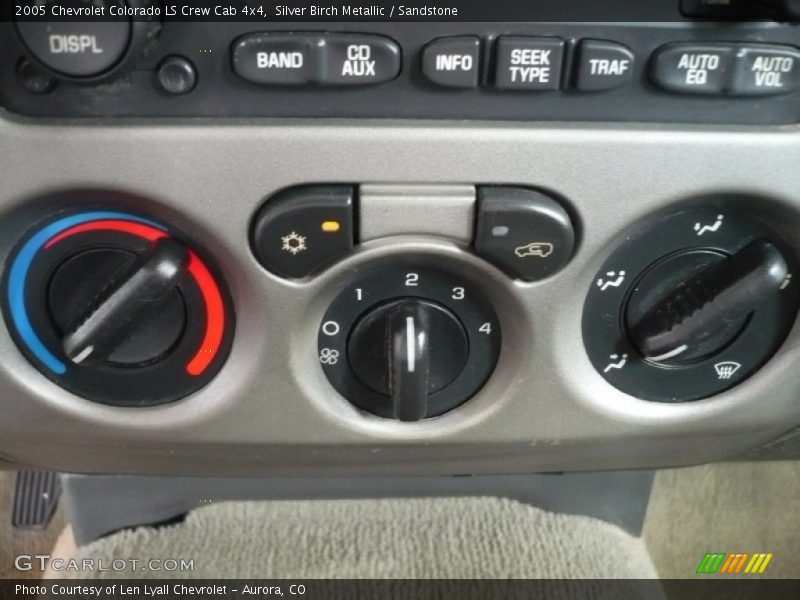 Controls of 2005 Colorado LS Crew Cab 4x4