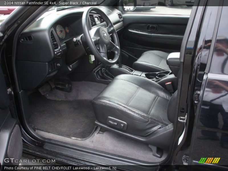 Super Black / Charcoal 2004 Nissan Pathfinder SE 4x4