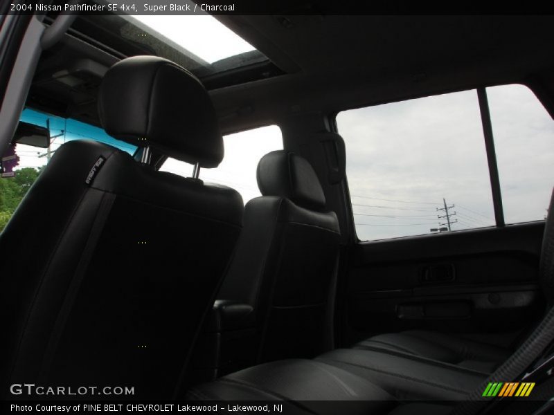 Super Black / Charcoal 2004 Nissan Pathfinder SE 4x4