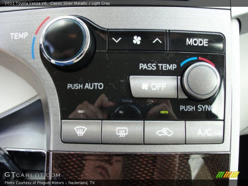 Classic Silver Metallic / Light Gray 2011 Toyota Venza V6