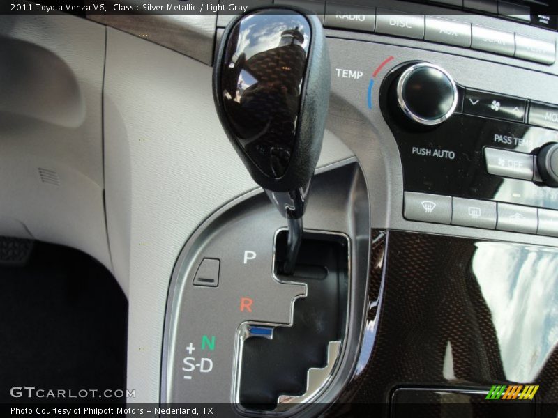 Classic Silver Metallic / Light Gray 2011 Toyota Venza V6