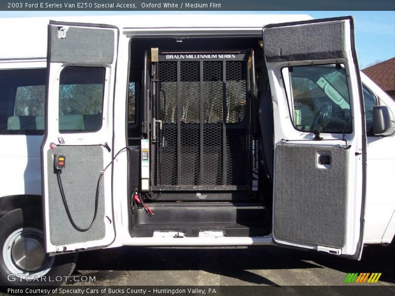 Oxford White / Medium Flint 2003 Ford E Series Van E250 Special Access