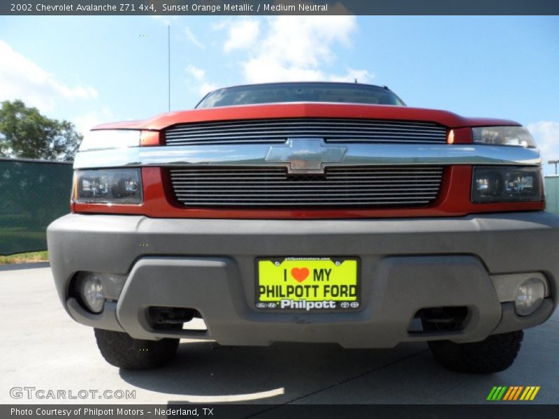 Sunset Orange Metallic / Medium Neutral 2002 Chevrolet Avalanche Z71 4x4