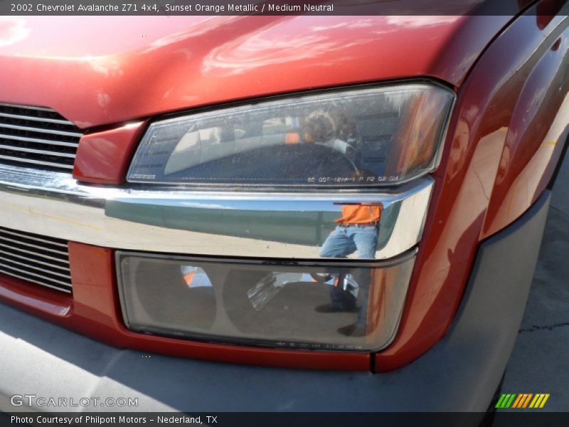 Sunset Orange Metallic / Medium Neutral 2002 Chevrolet Avalanche Z71 4x4