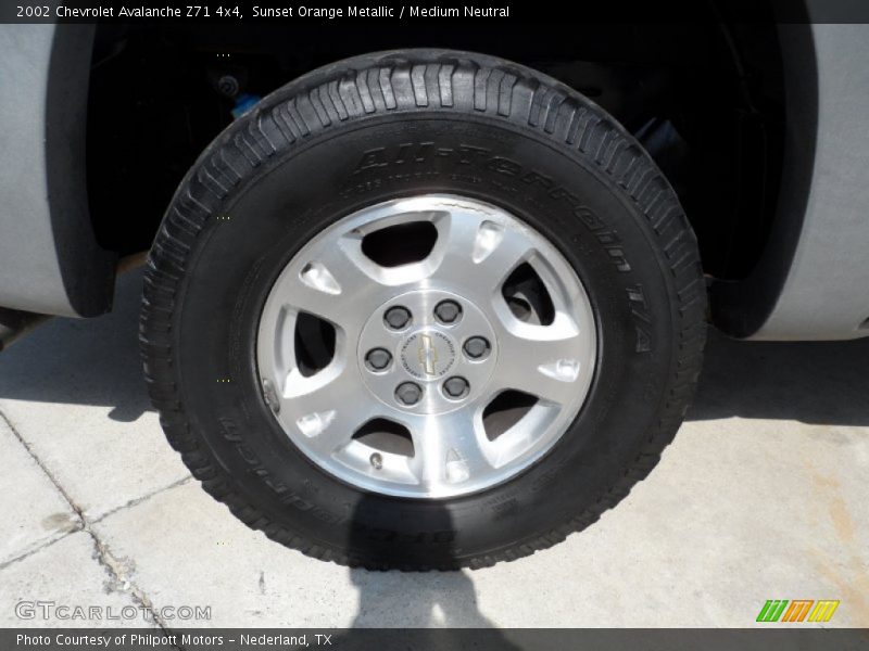 Sunset Orange Metallic / Medium Neutral 2002 Chevrolet Avalanche Z71 4x4