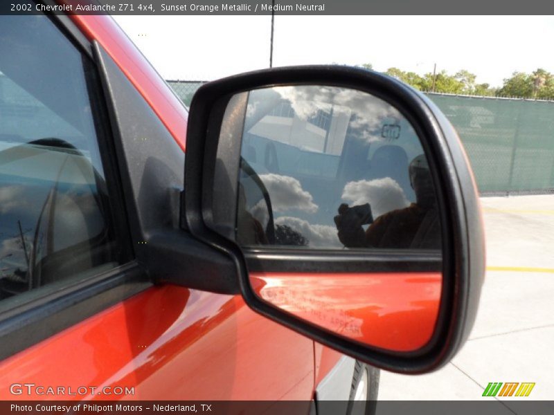 Sunset Orange Metallic / Medium Neutral 2002 Chevrolet Avalanche Z71 4x4