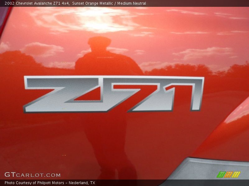Sunset Orange Metallic / Medium Neutral 2002 Chevrolet Avalanche Z71 4x4